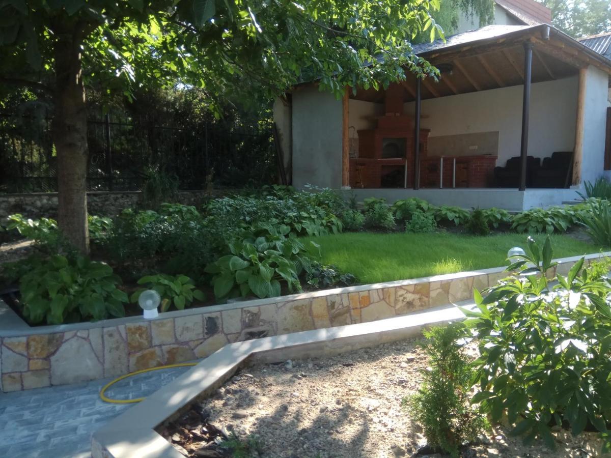 Вилла Slovac House With A Garden And Fireplace